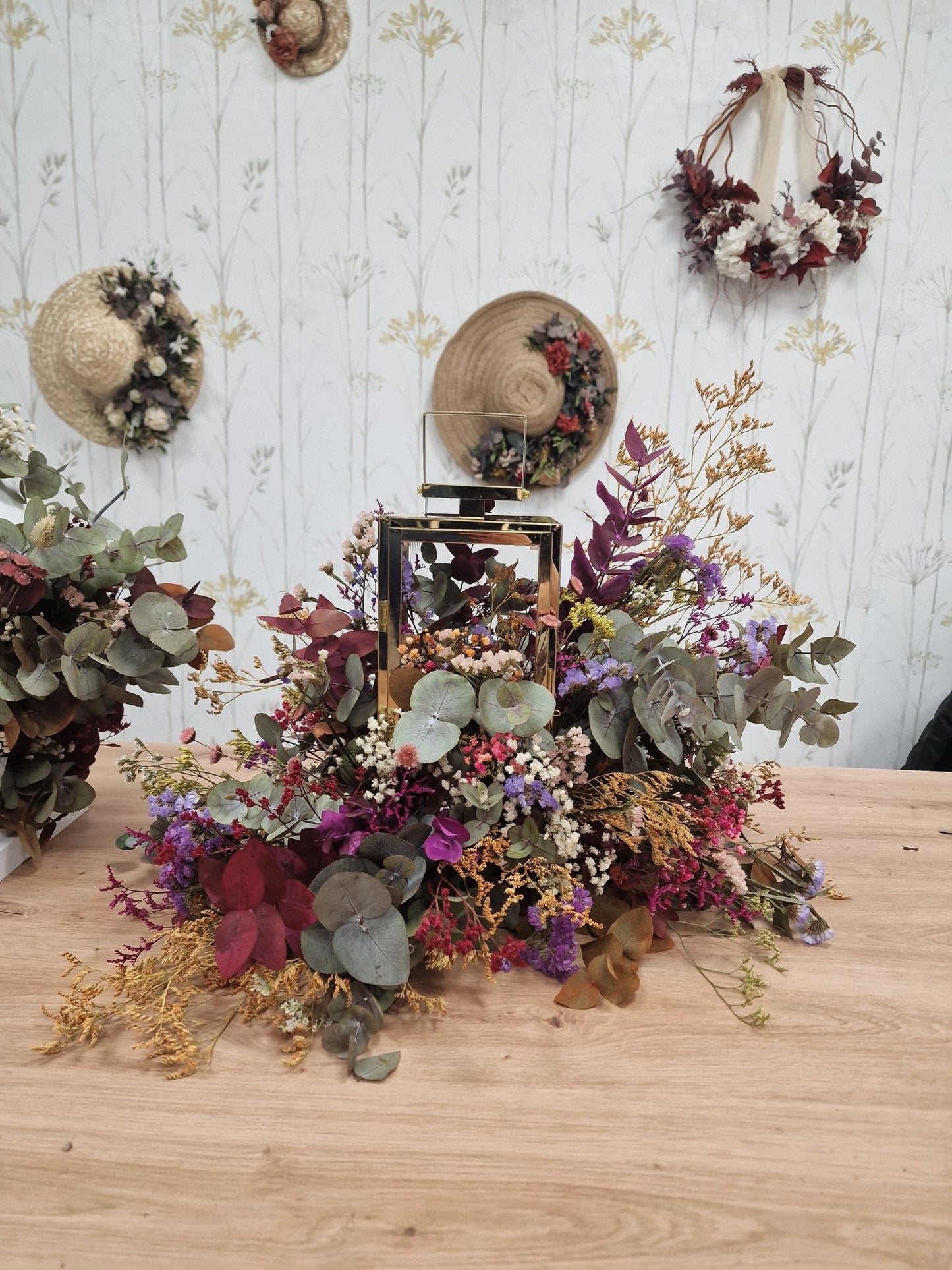 Taller artesanal Taller Farol con Flores Preservadas hecho a mano en Taller Floral by Vera Kiperi Zaragoza
