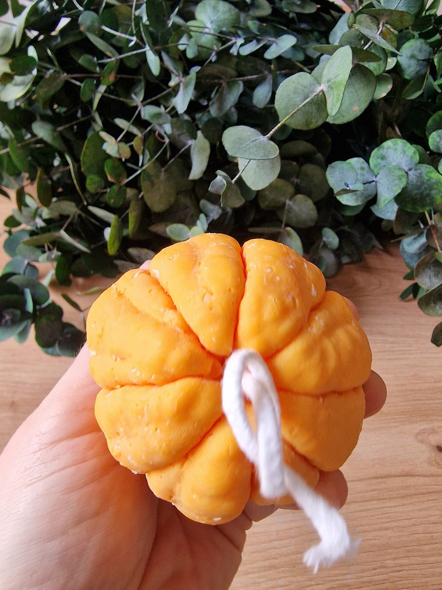 artesanal Vela artesanal Mandarina hecho a mano en Taller Floral by Vera Kiperi Zaragoza