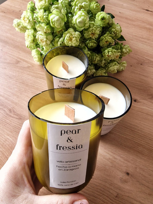 artesanal Vela artesanal Pear & Fresia hecho a mano en Taller Floral by Vera Kiperi Zaragoza