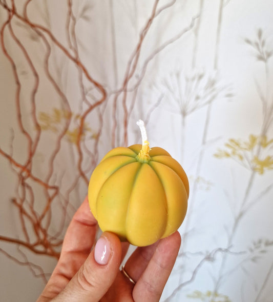Vela artesanal Vela Calabaza Mini hecho a mano en Taller Floral by Vera Kiperi Zaragoza