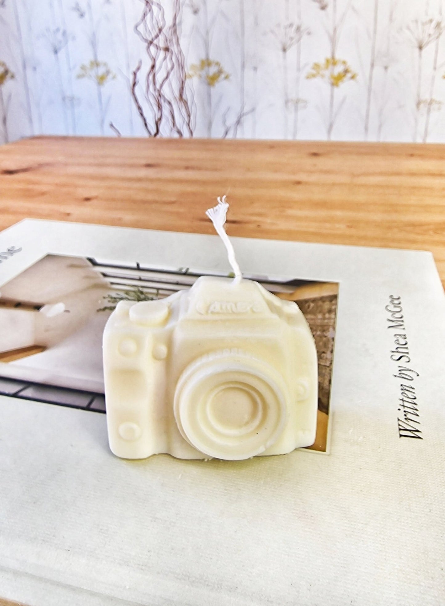 Vela artesanal Vela Cámara hecho a mano en Taller Floral by Vera Kiperi Zaragoza