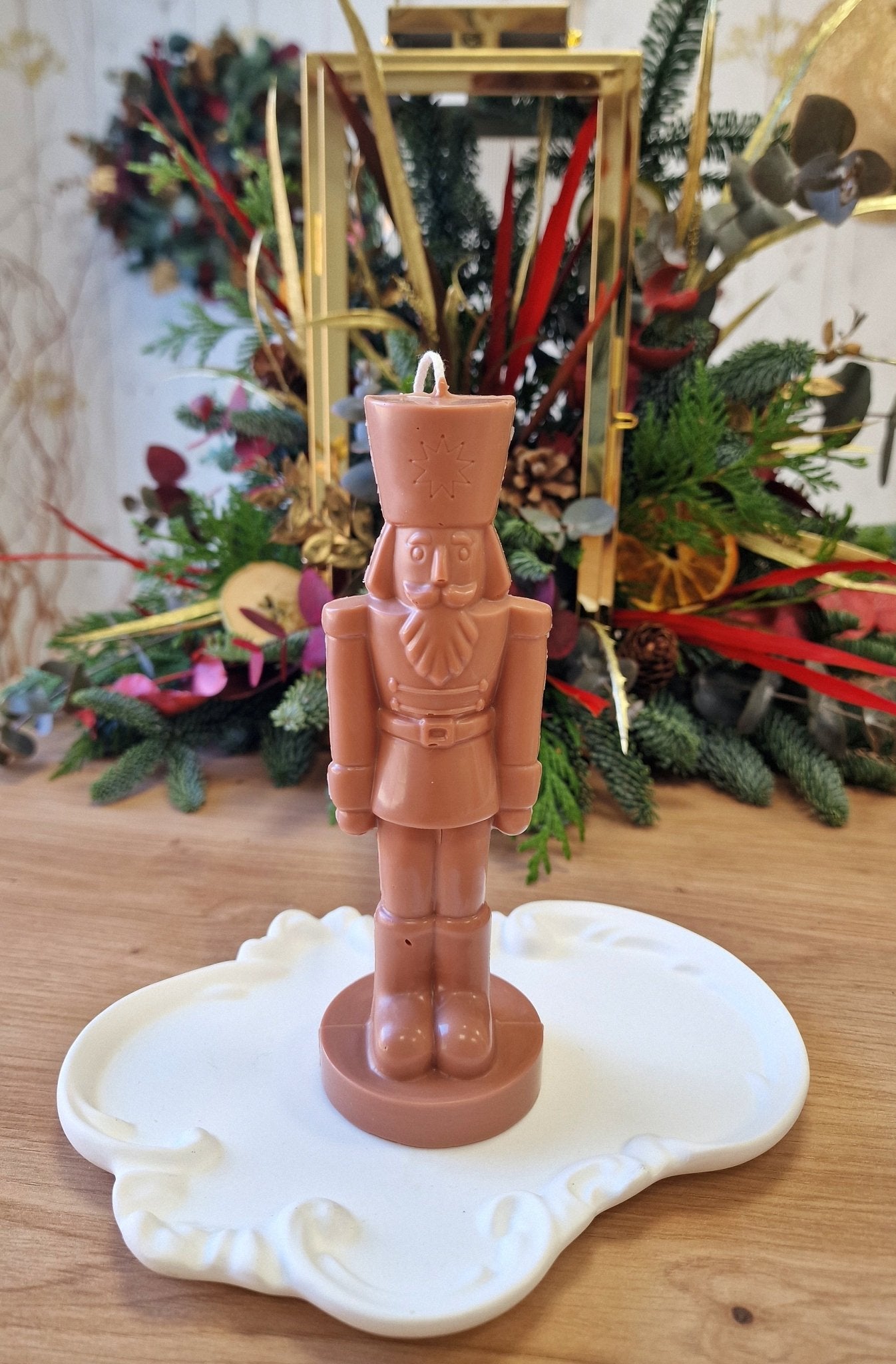 artesanal Vela Cascanueces beige hecho a mano en Taller Floral by Vera Kiperi Zaragoza