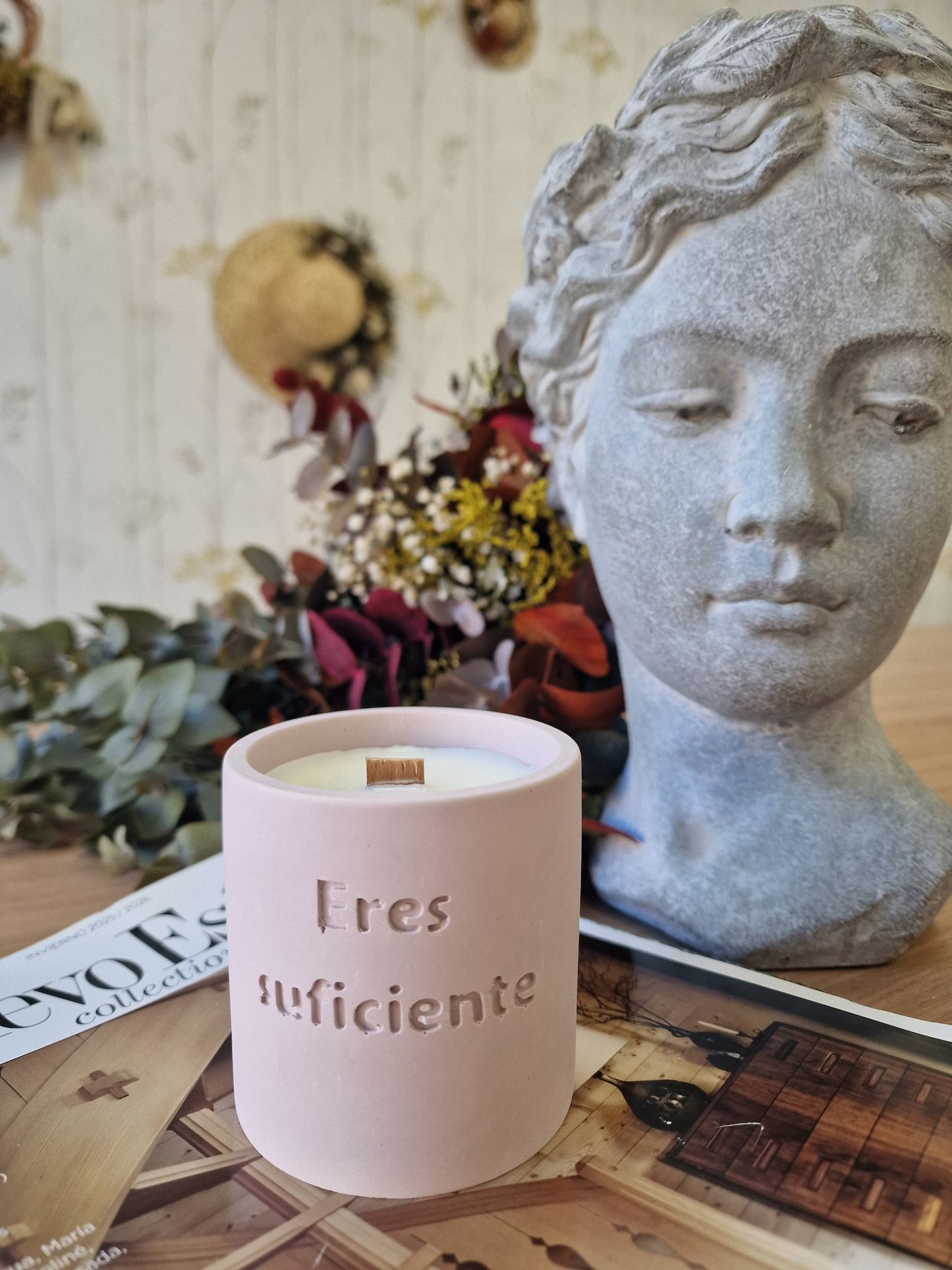 artesanal Vela "eres suficiente " hecho a mano en Taller Floral by Vera Kiperi Zaragoza
