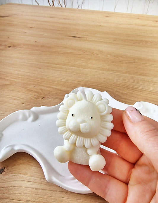 Vela artesanal Vela “León” – hecha a mano con cera de soja natural hecho a mano en Taller Floral by Vera Kiperi Zaragoza