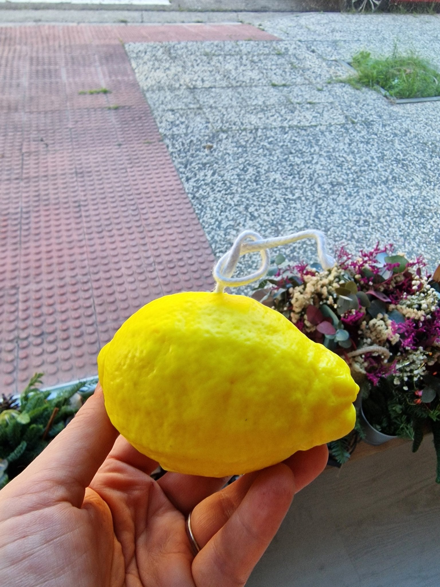 artesanal Vela Limon hecho a mano en Taller Floral by Vera Kiperi Zaragoza