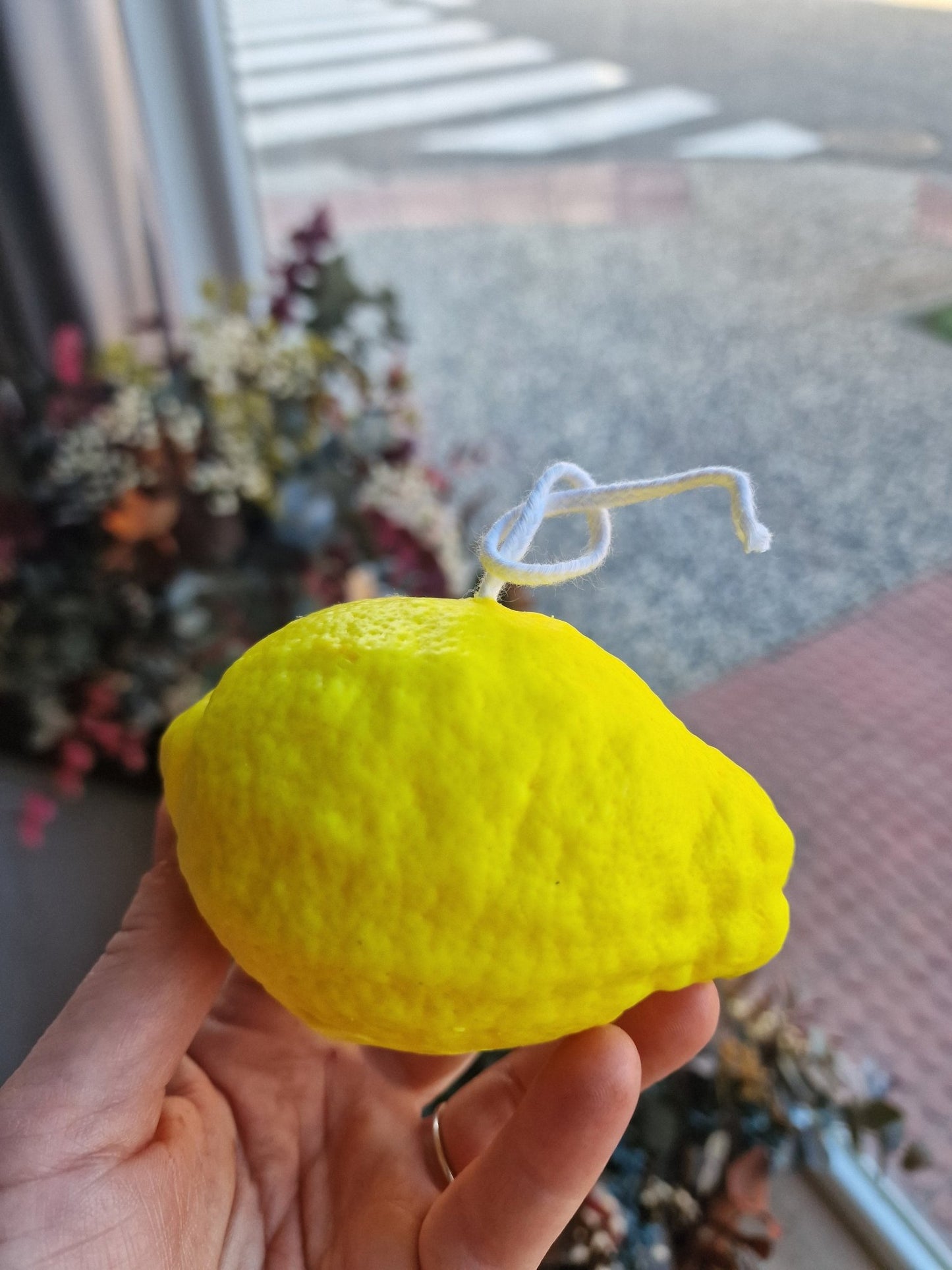 artesanal Vela Limon hecho a mano en Taller Floral by Vera Kiperi Zaragoza