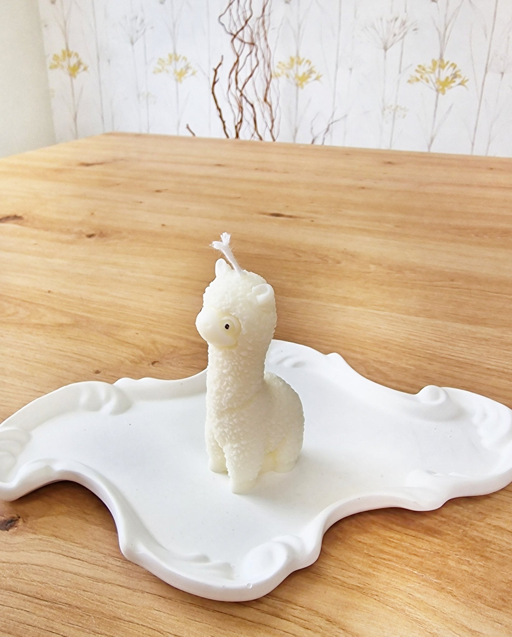 Vela artesanal Vela “Llama” – hecha a mano con cera de soja natural hecho a mano en Taller Floral by Vera Kiperi Zaragoza