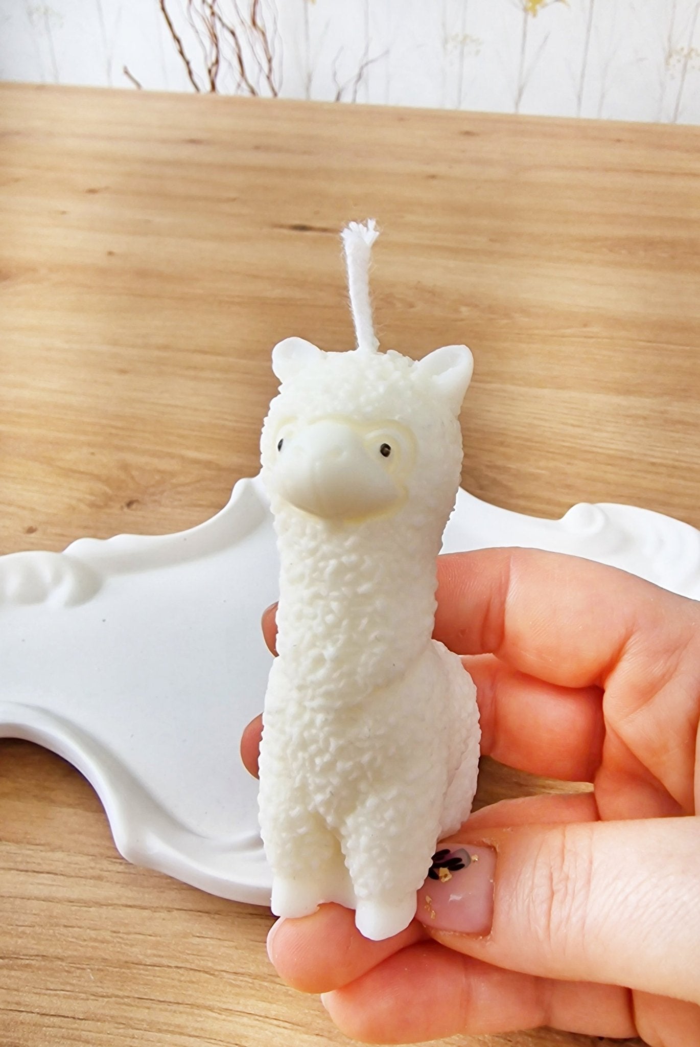 Vela artesanal Vela “Llama” – hecha a mano con cera de soja natural hecho a mano en Taller Floral by Vera Kiperi Zaragoza