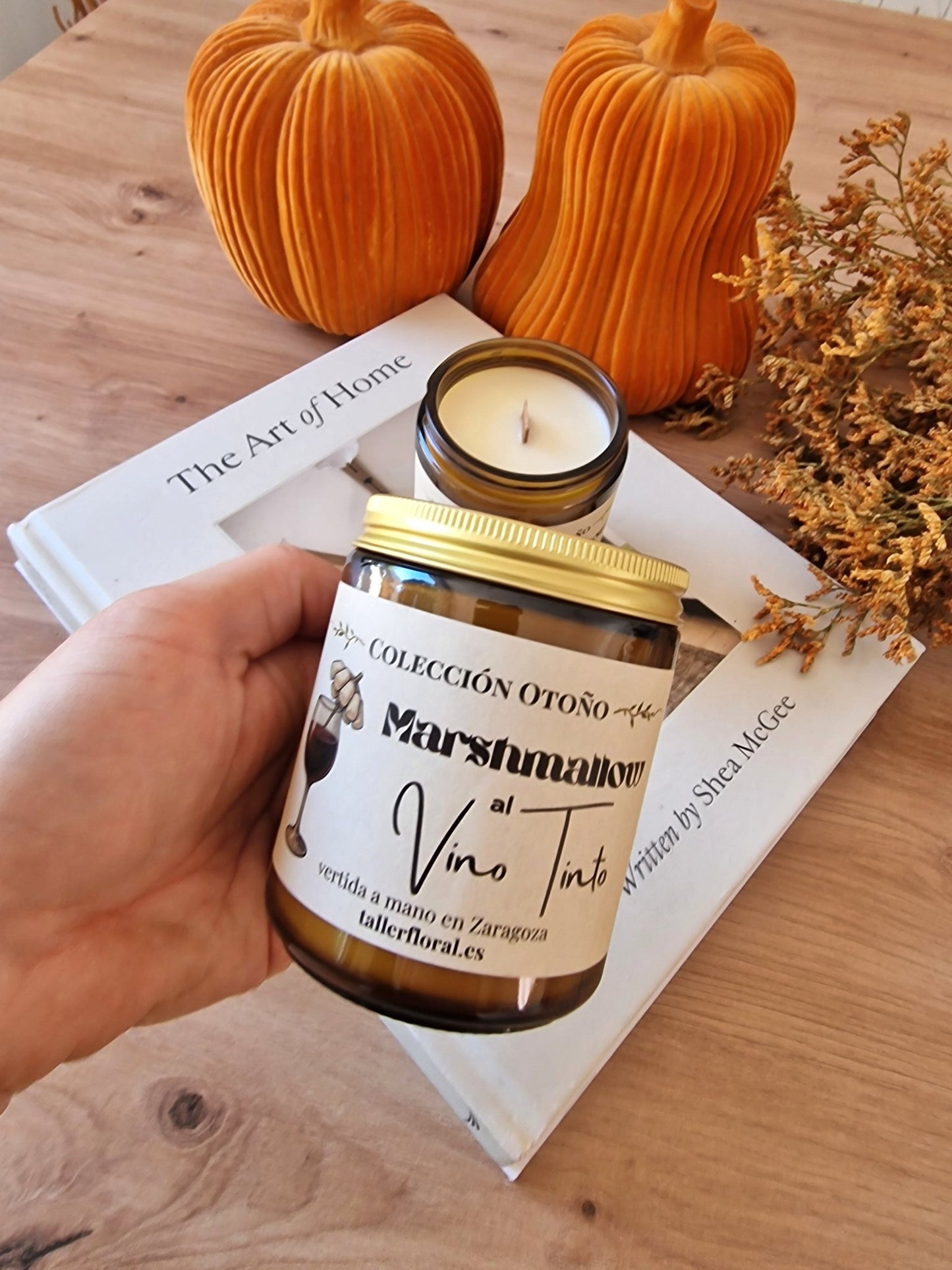 Vela artesanal Vela “Marshmallow al Vino Tinto” – Colección Otoño hecho a mano en Taller Floral by Vera Kiperi Zaragoza