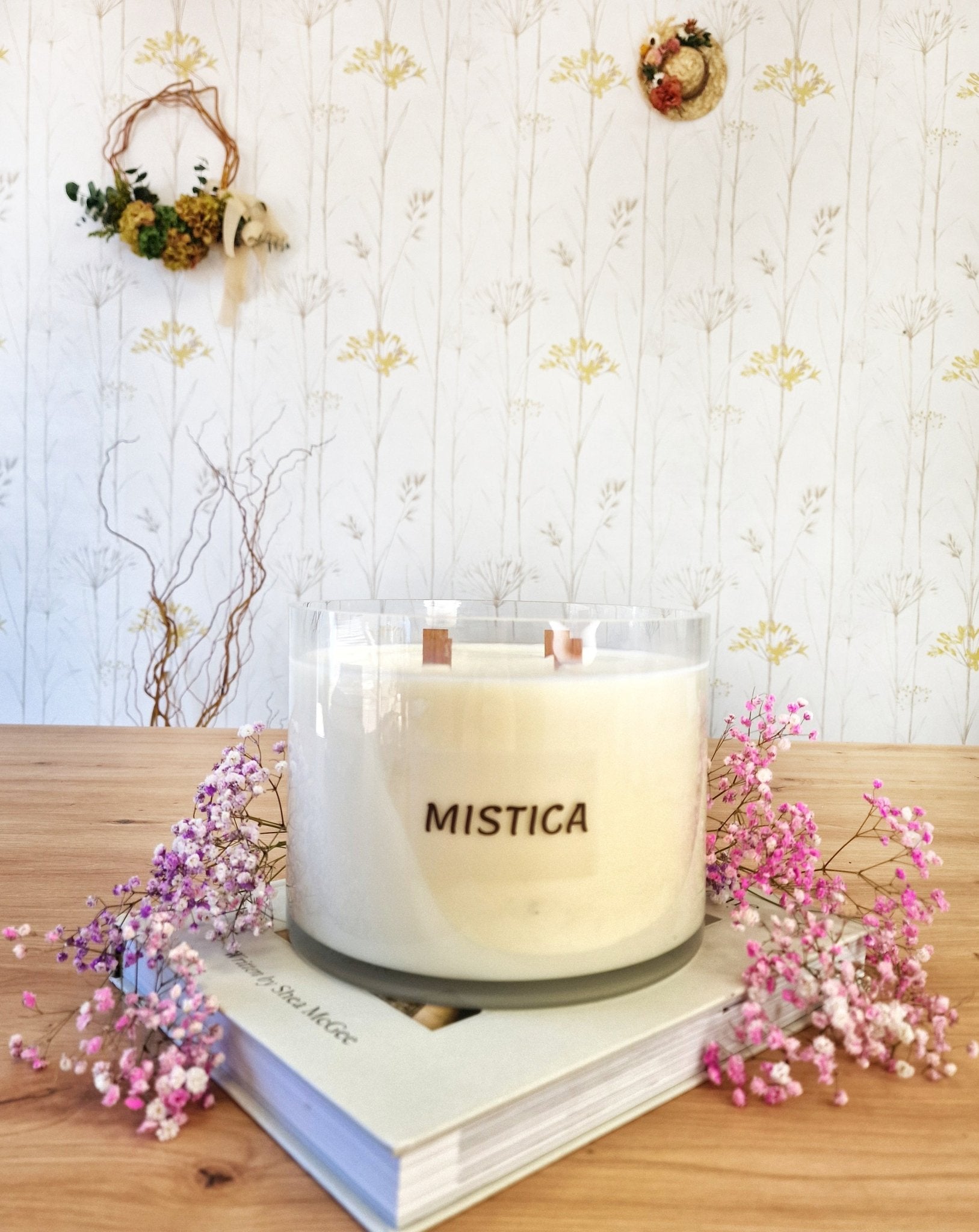 Vela artesanal Vela MÍSTICA – frambuesa, caramelo y vainilla hecho a mano en Taller Floral by Vera Kiperi Zaragoza