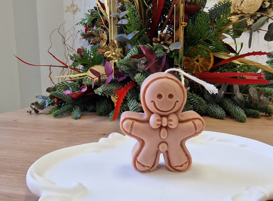 artesanal Vela Muñeco de Jengibre beige hecho a mano en Taller Floral by Vera Kiperi Zaragoza