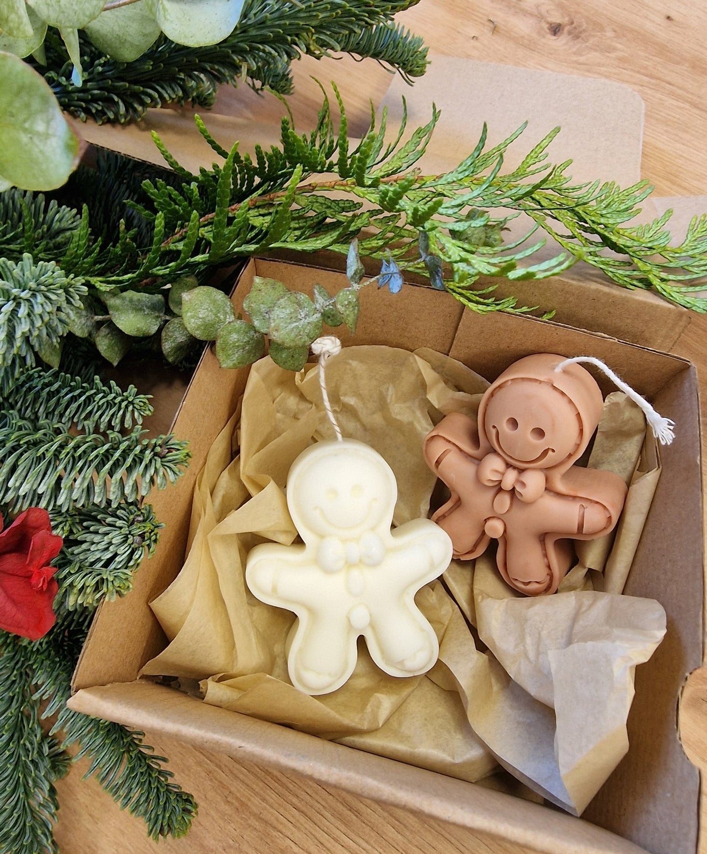 artesanal Vela Muñeco de Jengibre beige hecho a mano en Taller Floral by Vera Kiperi Zaragoza