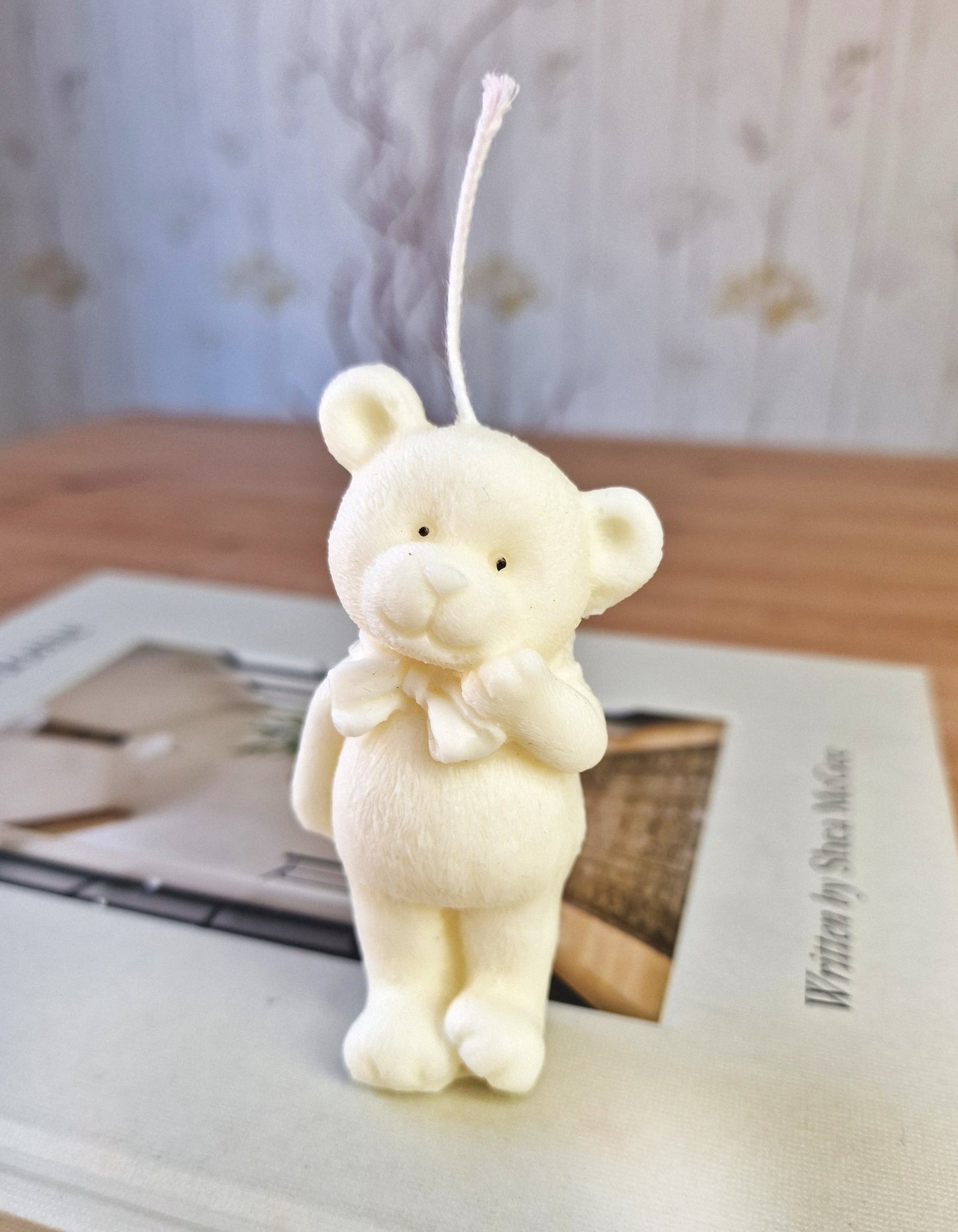 Vela artesanal Vela Osito hecho a mano en Taller Floral by Vera Kiperi Zaragoza