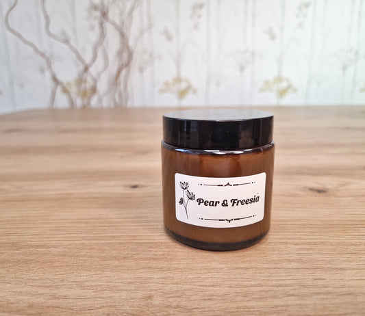 artesanal Vela " Pear & Freesia " hecho a mano en Taller Floral by Vera Kiperi Zaragoza