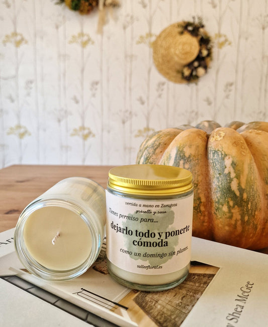 Vela artesanal Velas Inspiradoras – “Dejarlo todo y ponerte cómoda” – Grosella y rosa hecho a mano en Taller Floral by Vera Kiperi Zaragoza